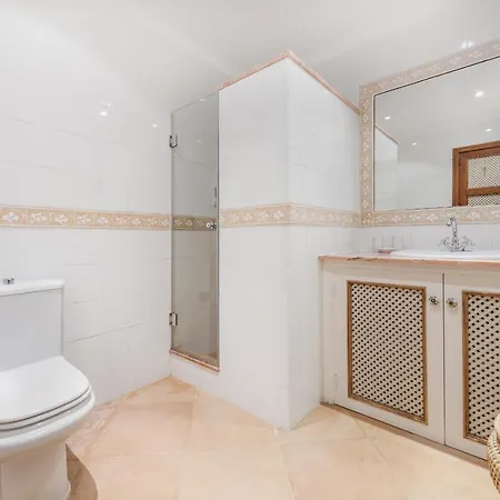 Punxa Dalt - Traditional With Heatable Pool